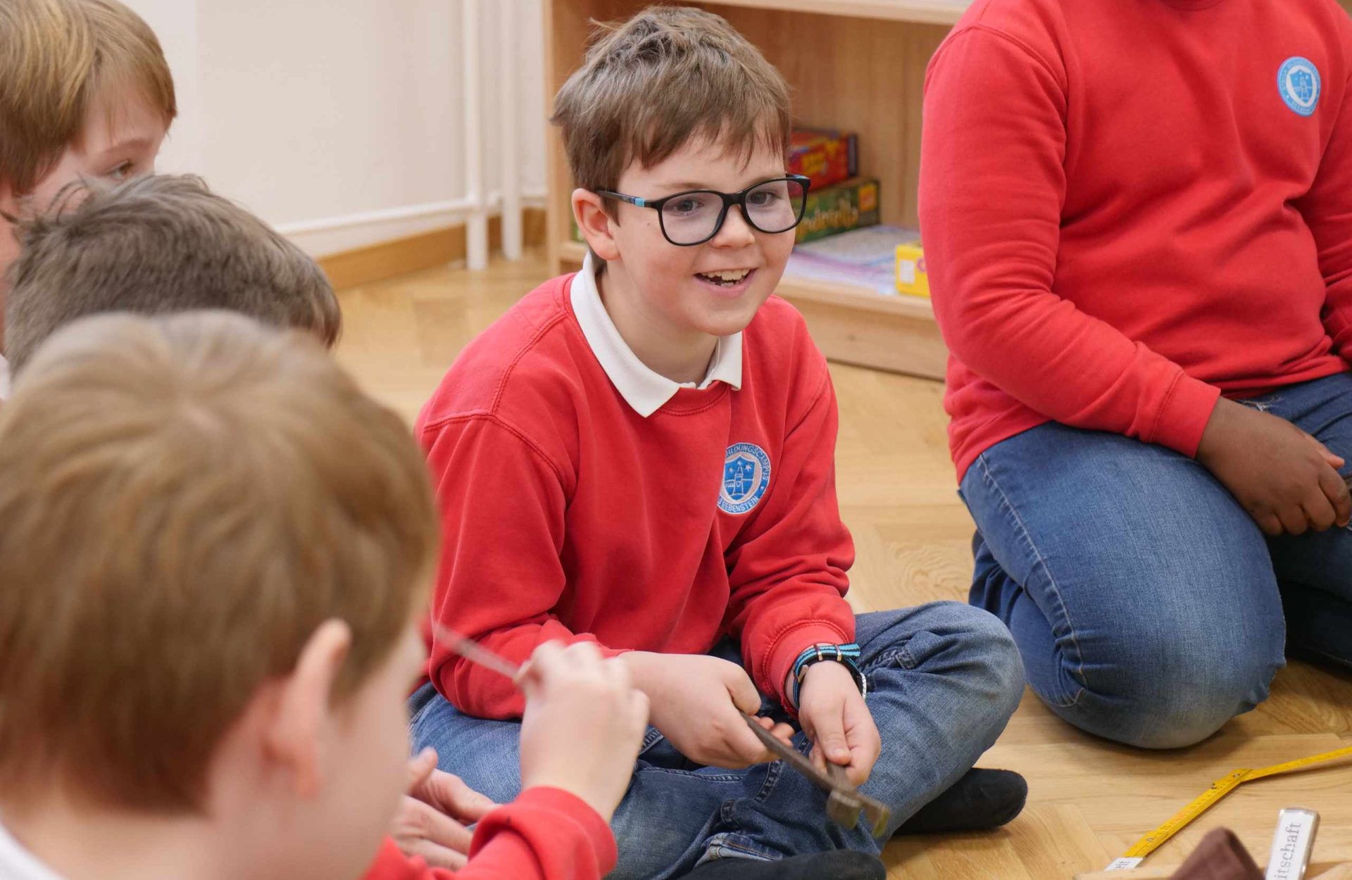 VS Schüler Unterricht lachen